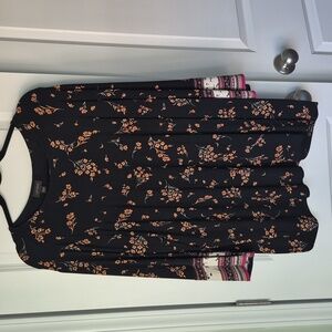 J.JILL XL tunic.Beautiful black background w/small flower print.